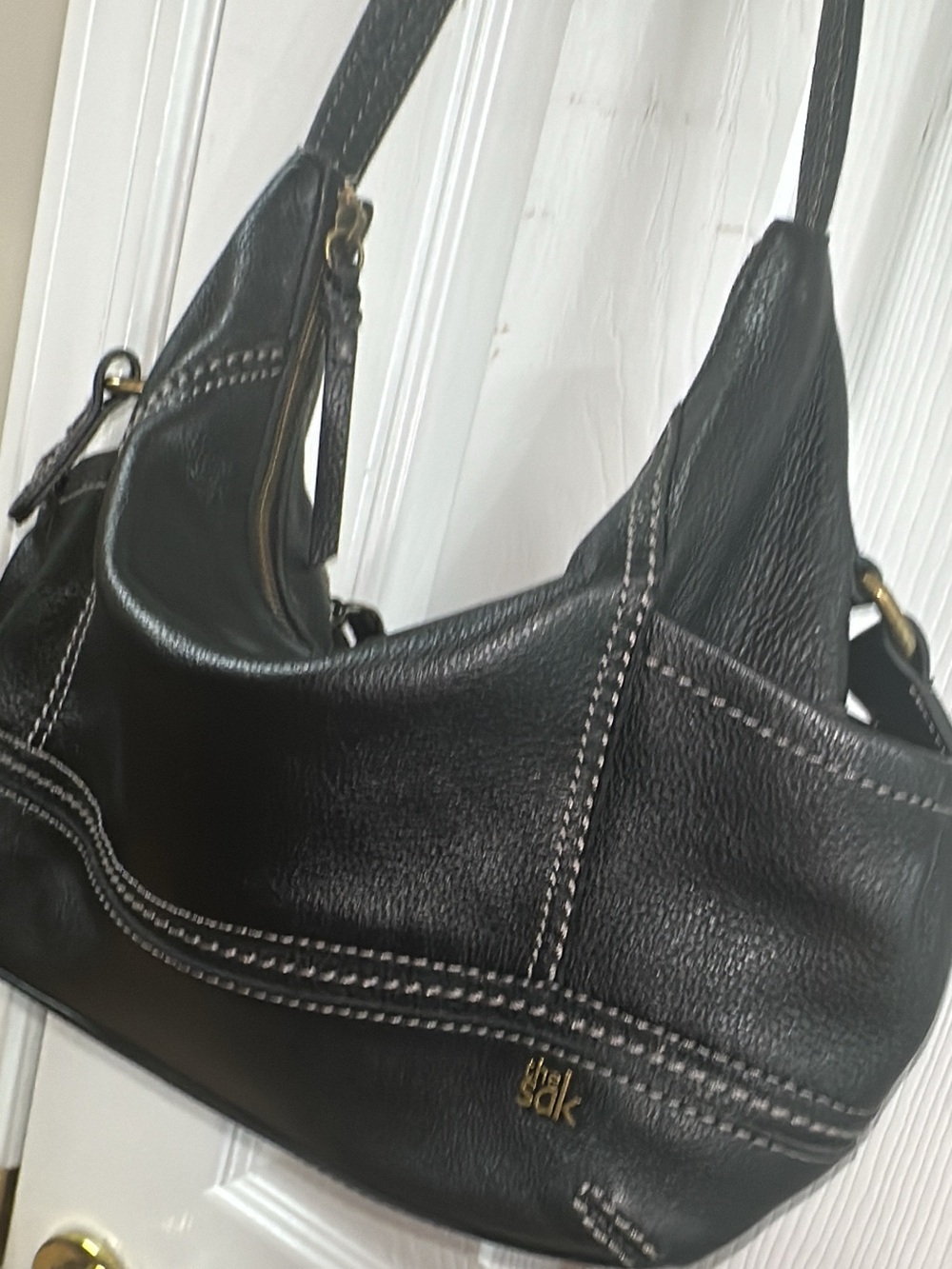 the sak EUC shoulder bag
Genuine leather Black gold hardware hobo. (Bags23)